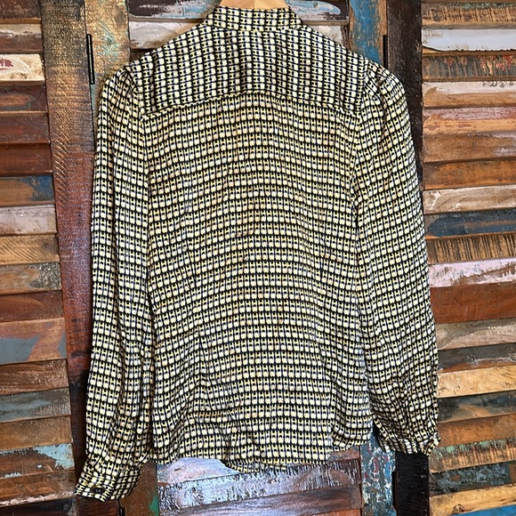 SILK!! Stylish & Dressy Peter Nygard Silk Top - Picture 6 of 6